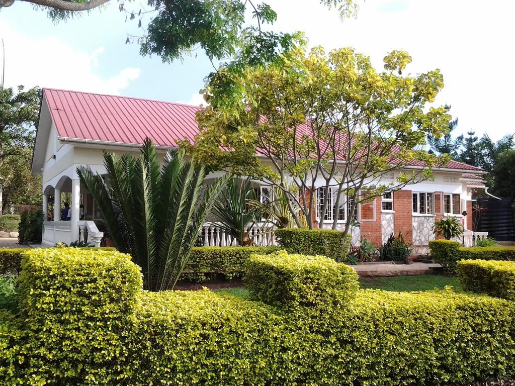 Lira Brownstone Country Home מראה חיצוני תמונה