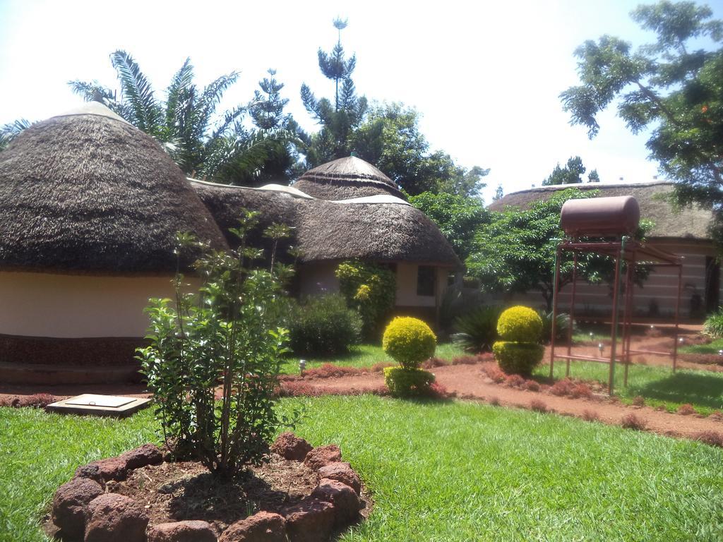 Lira Brownstone Country Home מראה חיצוני תמונה