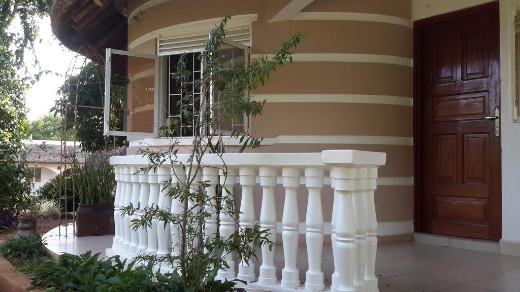 Lira Brownstone Country Home מראה חיצוני תמונה