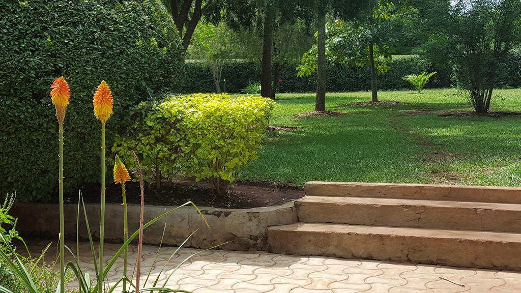 Lira Brownstone Country Home מראה חיצוני תמונה