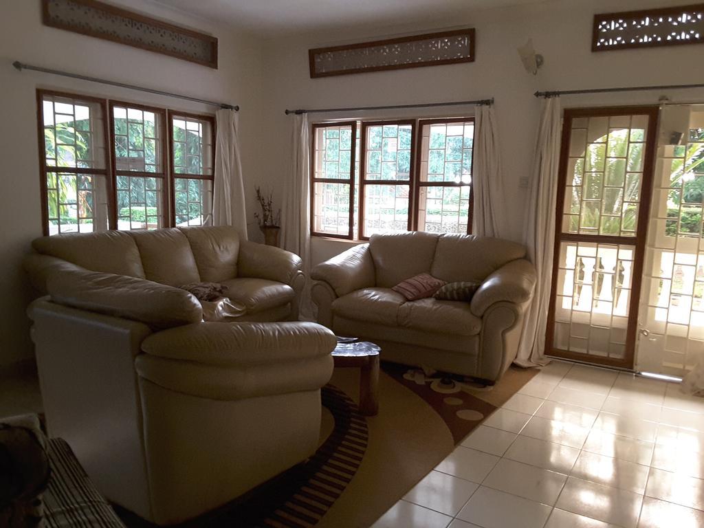 Lira Brownstone Country Home מראה חיצוני תמונה
