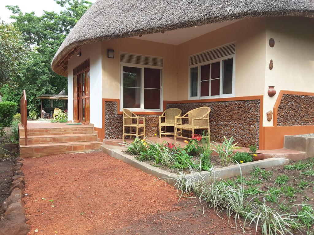 Lira Brownstone Country Home מראה חיצוני תמונה