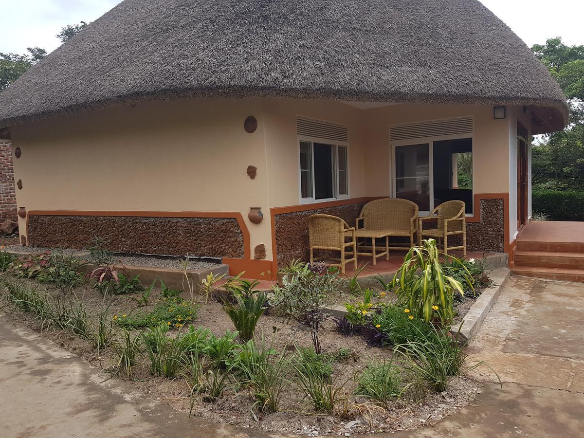 Lira Brownstone Country Home מראה חיצוני תמונה