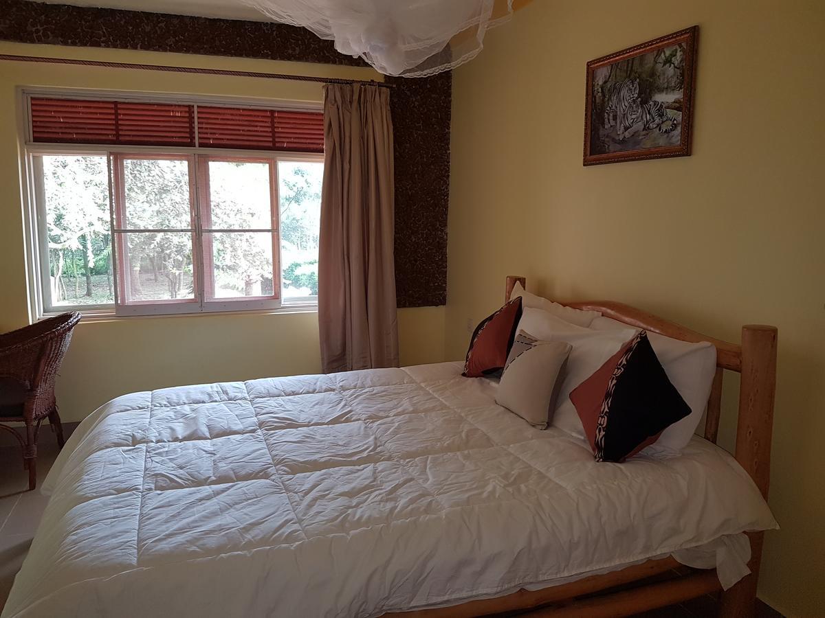 Lira Brownstone Country Home מראה חיצוני תמונה