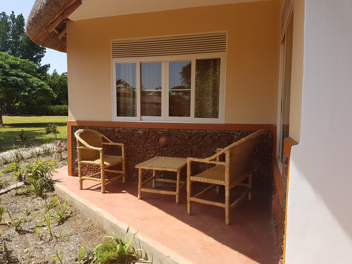 Lira Brownstone Country Home מראה חיצוני תמונה