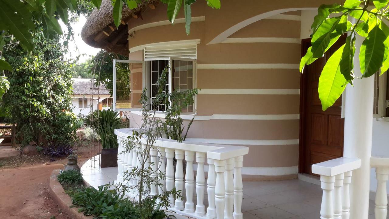 Lira Brownstone Country Home מראה חיצוני תמונה