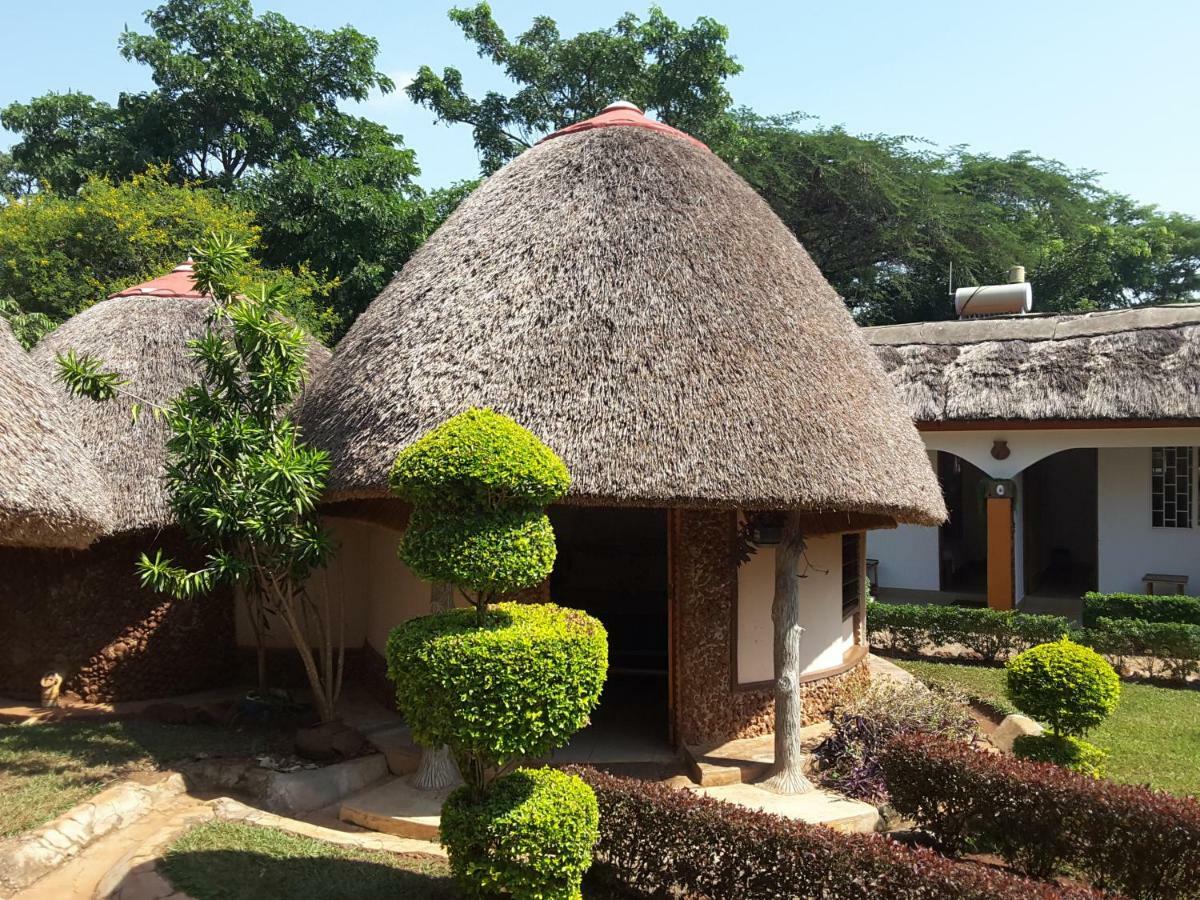 Lira Brownstone Country Home מראה חיצוני תמונה