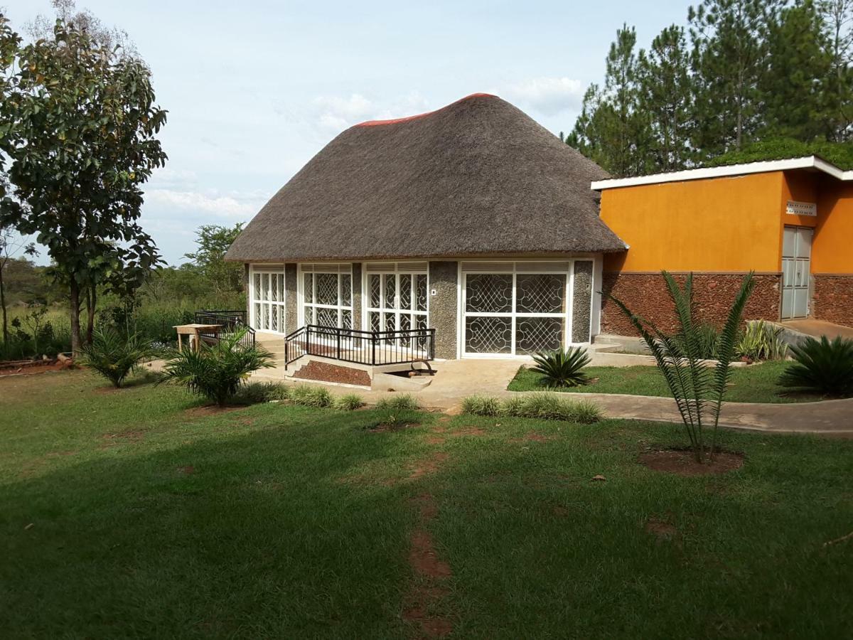 Lira Brownstone Country Home מראה חיצוני תמונה