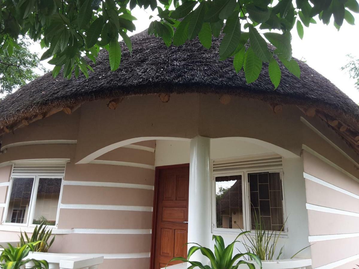 Lira Brownstone Country Home מראה חיצוני תמונה