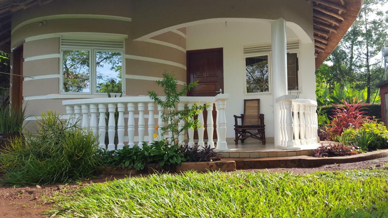 Lira Brownstone Country Home מראה חיצוני תמונה